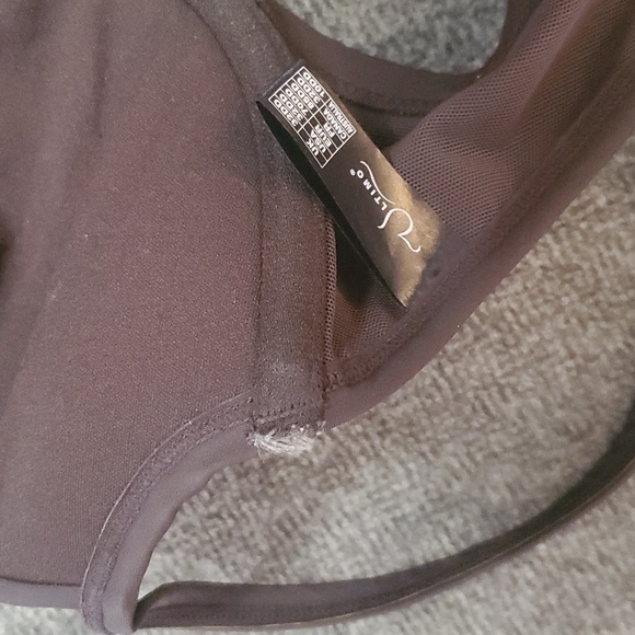 3/$15 Ultimo 32DD swimsuit top - Picture 4 of 6